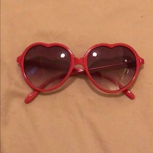 Retro heart eye sunglasses